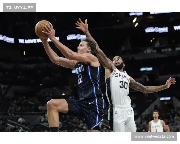 火箭进攻火力全开场均得分领跑联盟魔术马刺紧追其后 火箭进攻火力全开场均得分领跑联盟魔术马刺紧追其后